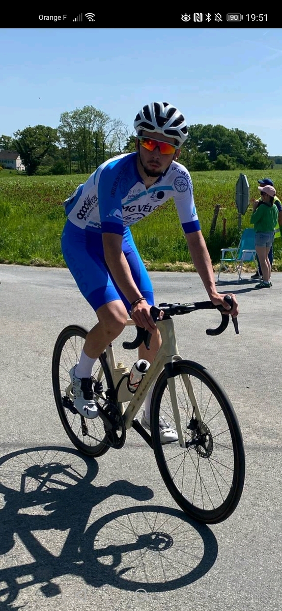 MGVELO Club Cycliste : Ludovic Fernandes en bleu et blanc