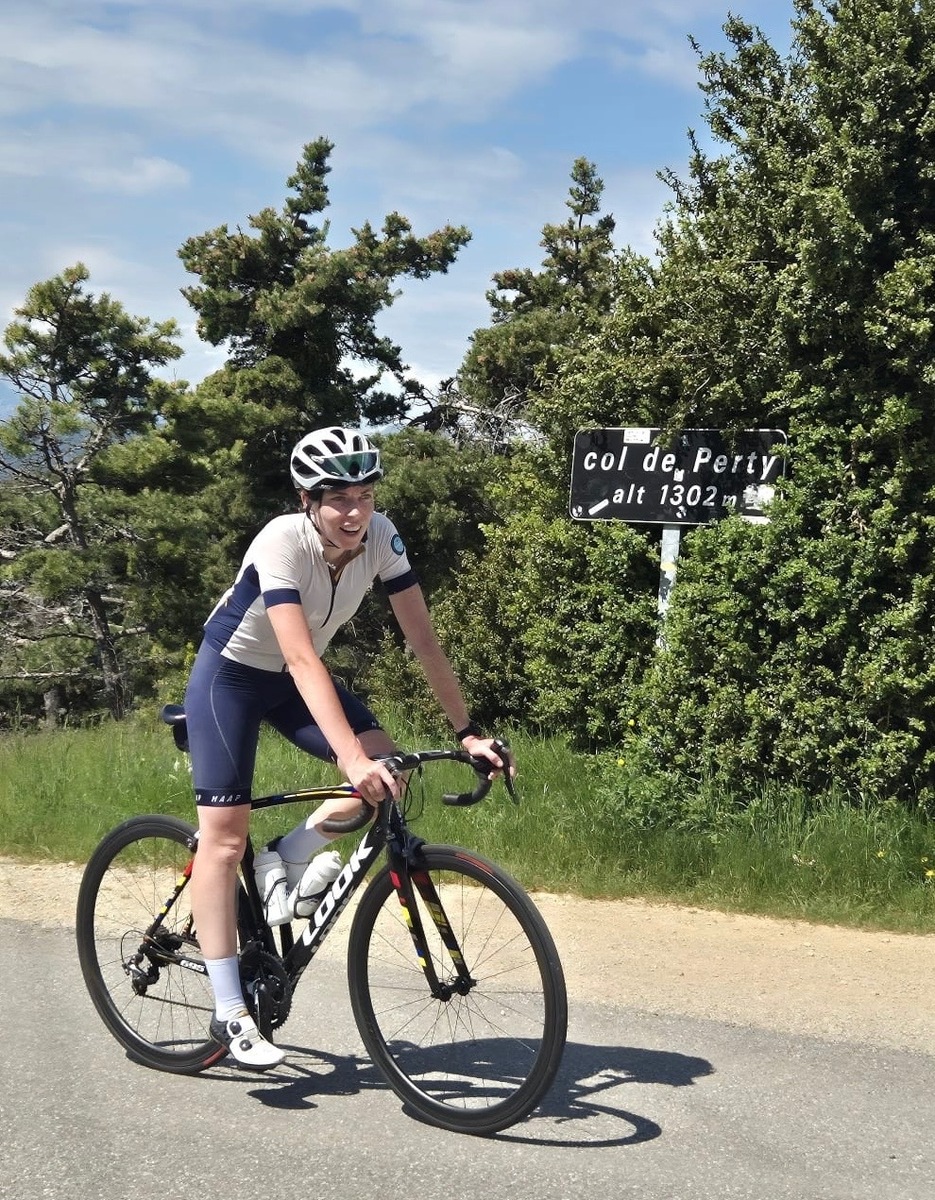 MGVELO CLUB CYCLISTE : Sandie Jamet en bleu et blanc